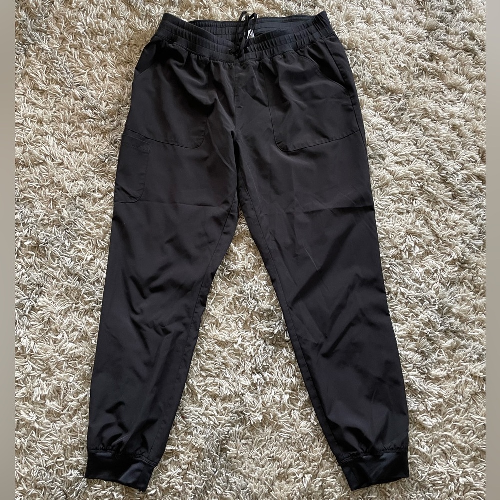 Black scrubs Size large Black womens Jogger scrub pants.
Maevn brand
40 for all